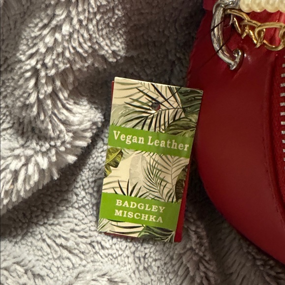 Badgley Mischka Red Quilted Circle Crossbody Bag - Picture 3 of 8